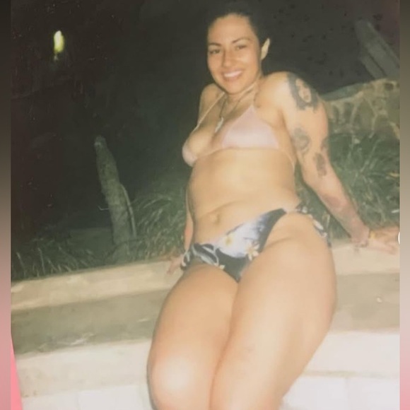 Meet your Posher, Brooke 💜 - Picture 3 of 13